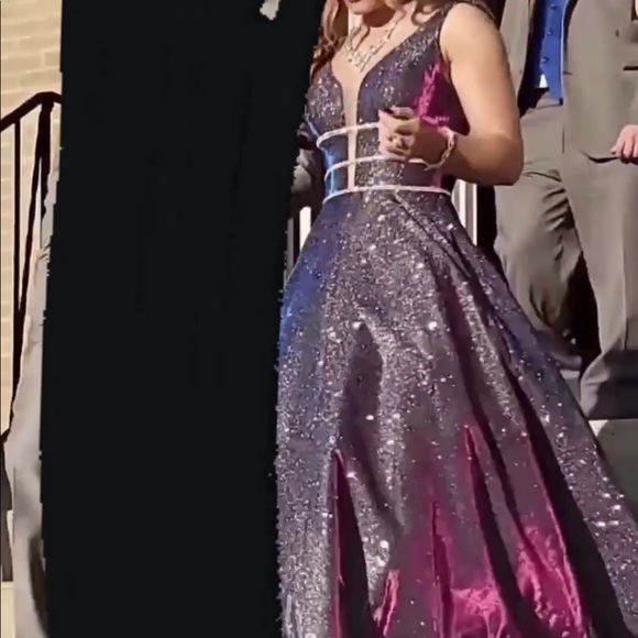 Irredecent Prom Dress! - Picture 3 of 8